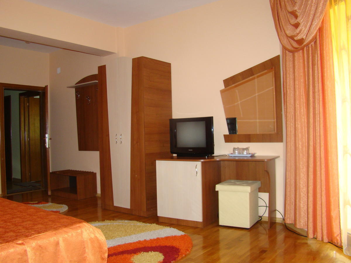 Pensiunea Floare De Colt Dragoslavele Room photo