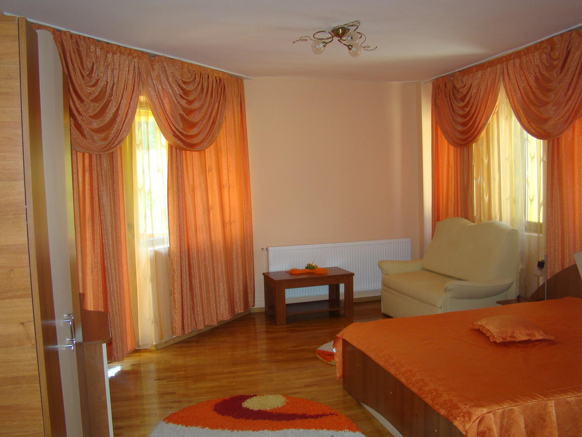 Pensiunea Floare De Colt Dragoslavele Room photo
